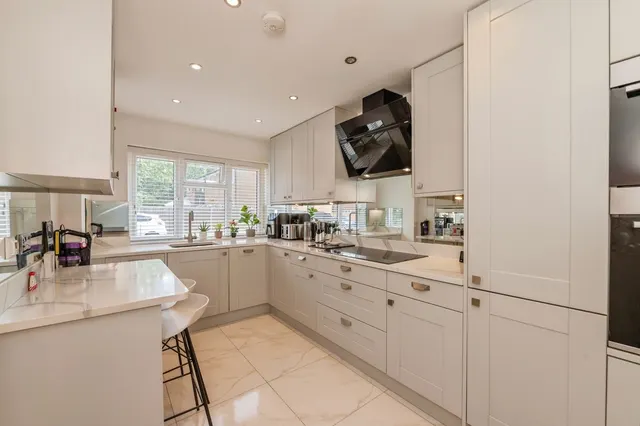 Photo 3 — Fraser Close, Laindon, Basildon, Essex, SS15