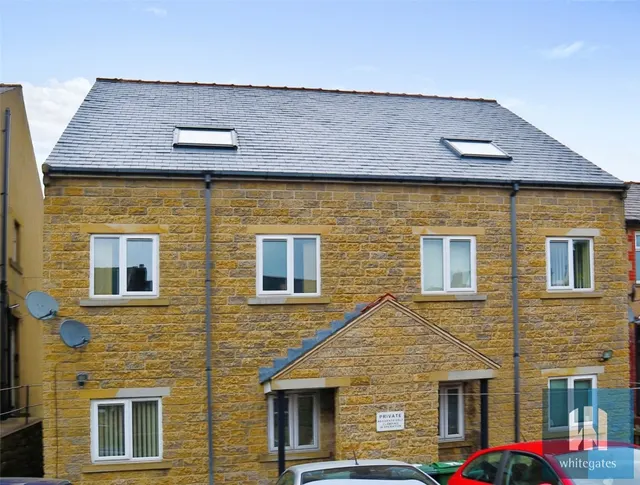 Larch Road, Paddock, HD1, photo 1