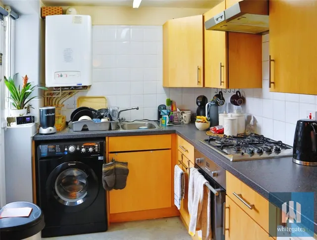 Larch Road, Paddock, HD1, photo 2