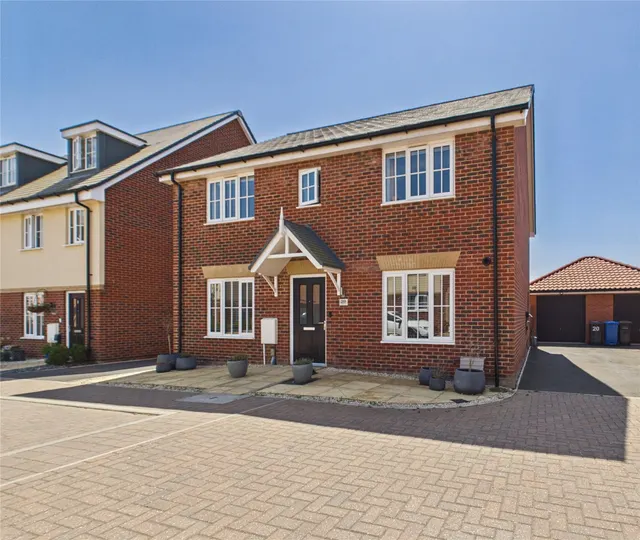 Wardle Close, Brantham, CO11, photo 1