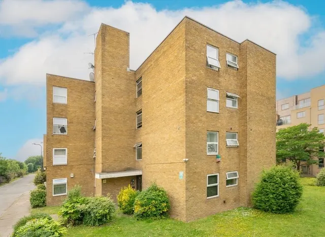 Chelsea Close, Harleseden, NW10, photo 1
