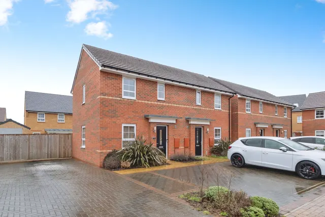 Lyme Grove, Brooklands, MK10, photo 1