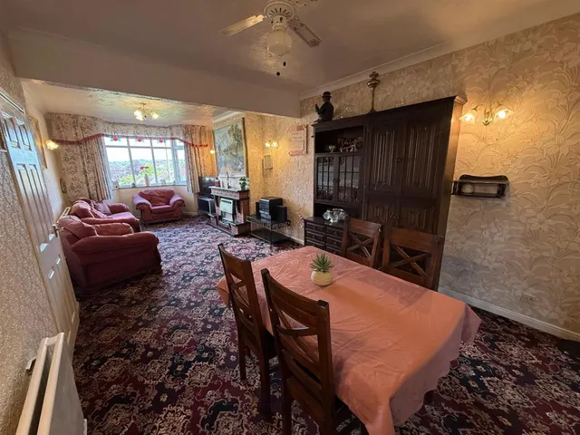 York Crescent, Wollaston, DY8, photo 2