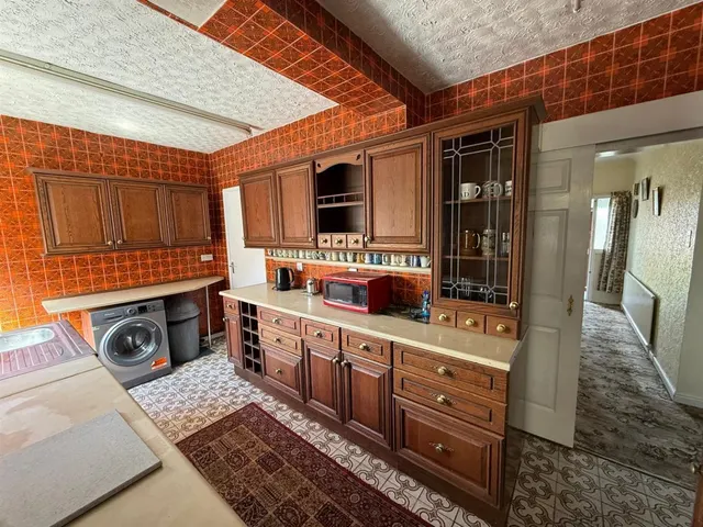 York Crescent, Wollaston, DY8, photo 3
