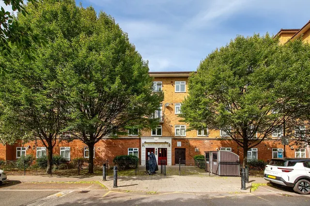 Allen Edwards Drive, London, SW8, photo 3