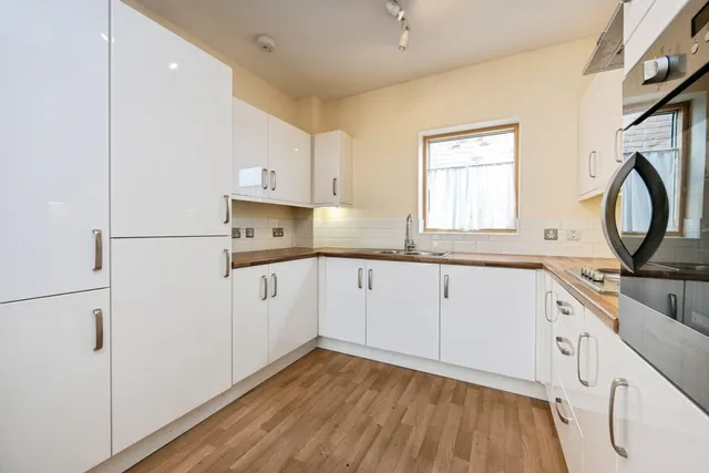 Photo 3 — Conduit Road, Bedford, Bedfordshire, MK40