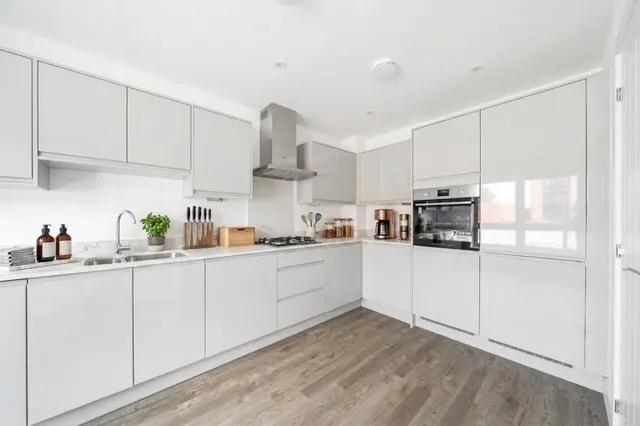 Elmwood Crescent, Hazlemere, HP15, photo 2