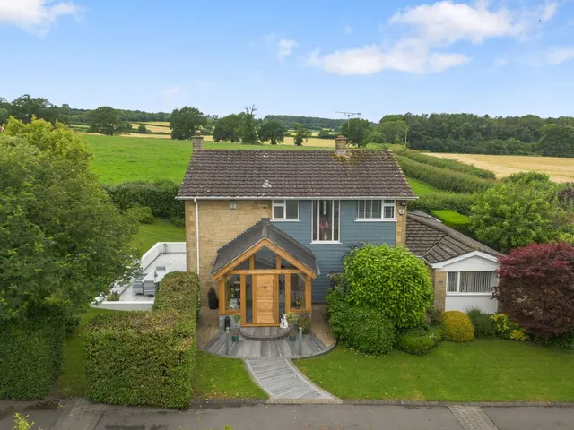 6 bedroom house — Naish Lane, Barrow Gurney, BS48