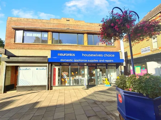 High Street, Rushden, photo 1