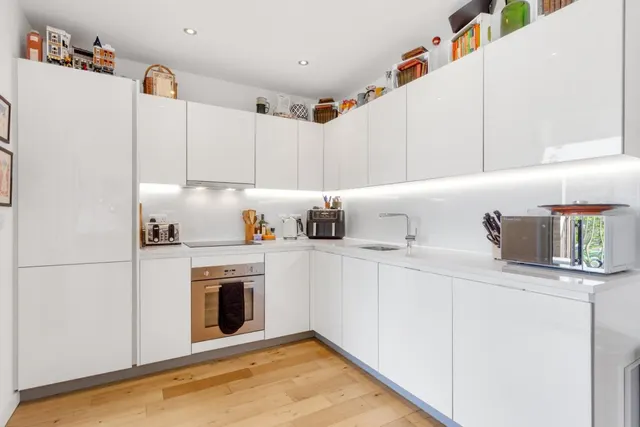 Murrain Road, London, N4, photo 2