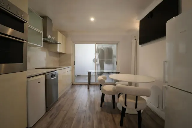 Crest Road, London, NW2, photo 2