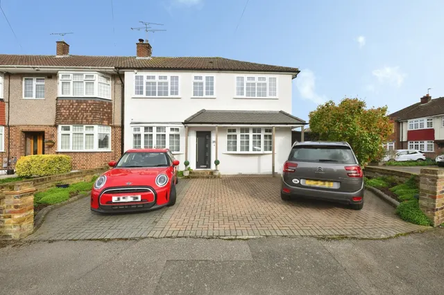 Rodney Crescent, Hoddesdon, photo 1