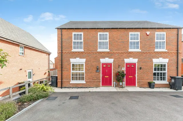 Sapphire Street, Irthlingborough, NN9, photo 1