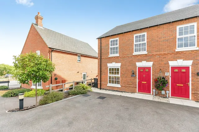 Sapphire Street, Irthlingborough, NN9, photo 2