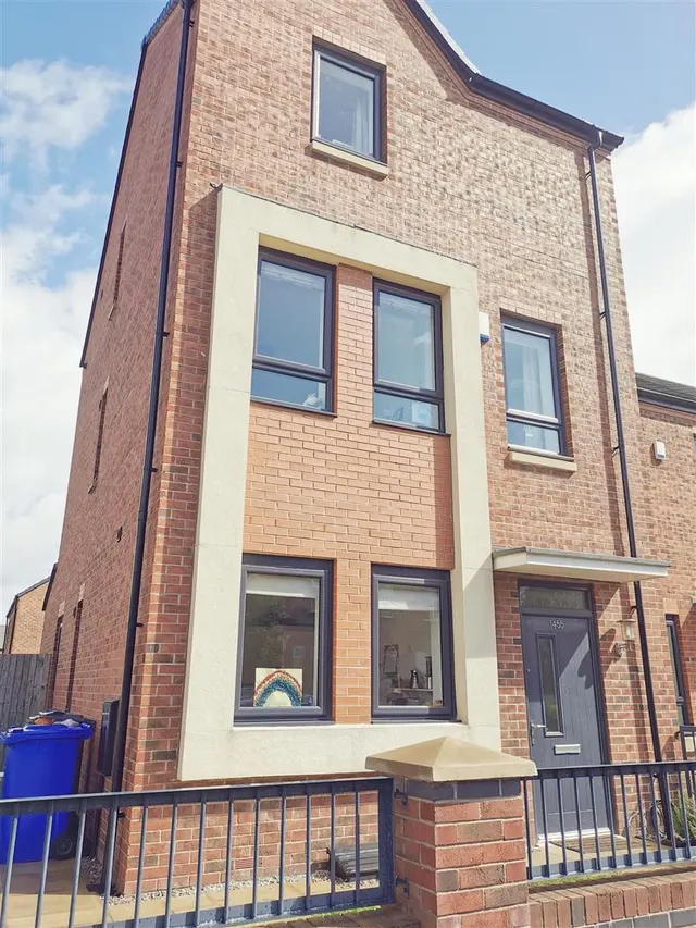 Ashton Old Road, Openshaw, photo 1