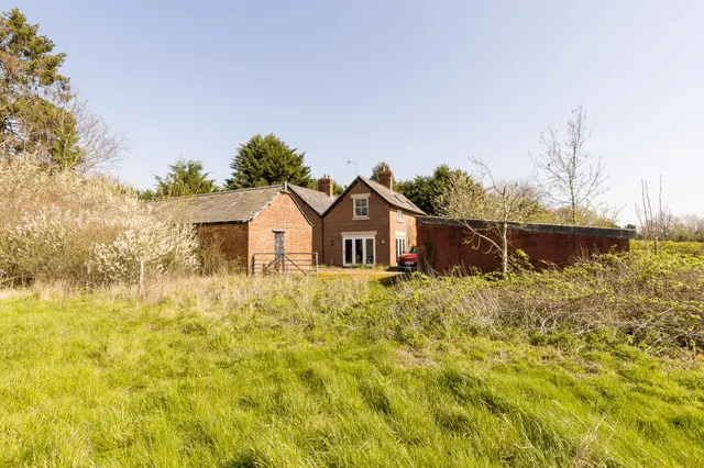 Ellesmere, SY12, photo 1