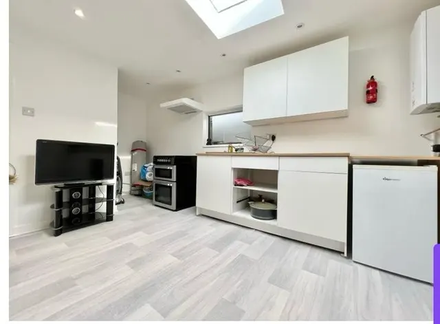 Shere Road, Ilford, IG2, photo 2