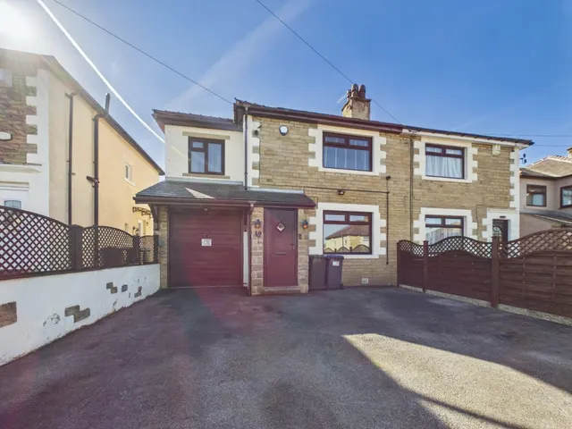 Brookfield Avenue, Shipley, photo 1