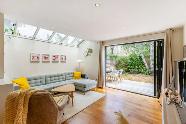 Photo 3 — Mexfield Road, Putney, London, SW15 2RQ