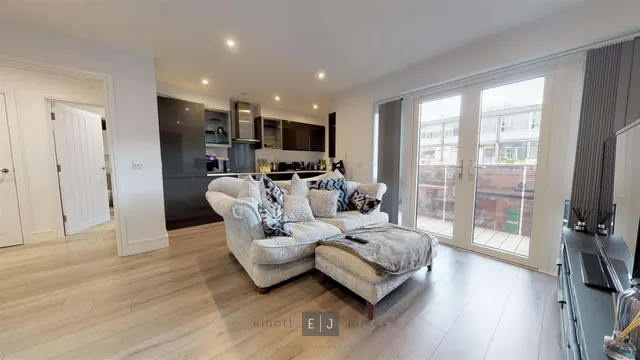 High Road, Loughton, IG10, photo 2