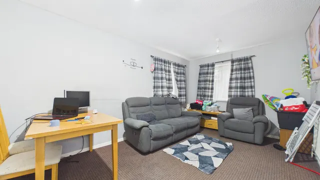 Hanbury, Orton Goldhay, PE2, photo 3