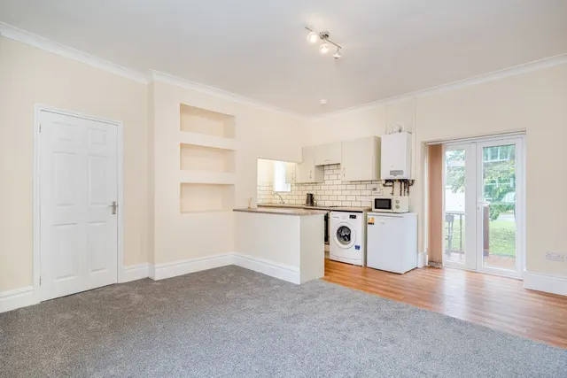 Moorlands Road, Birkenshaw, BD11, photo 2