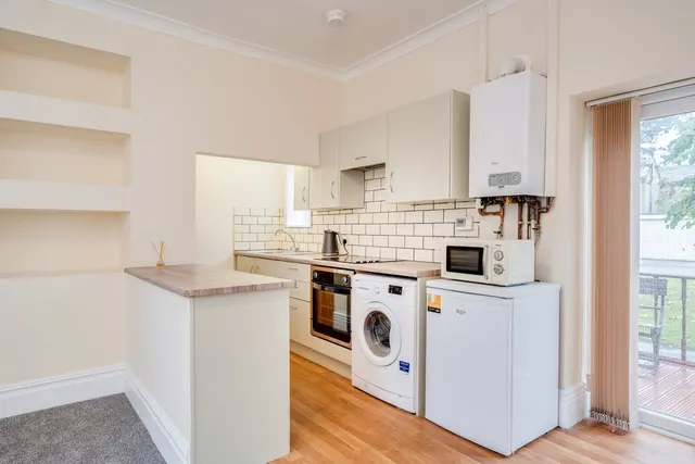 Moorlands Road, Birkenshaw, BD11, photo 3