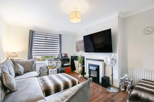 Photo 2 — Blacklands Avenue, Kilwinning, North Ayrshire, KA13