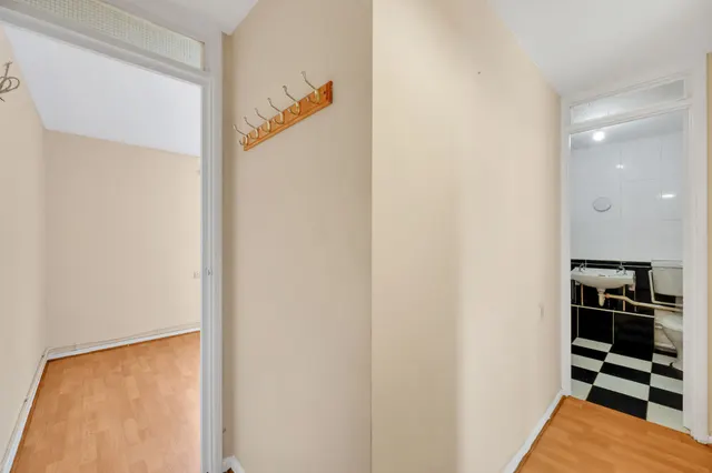 Marley Walk, London, NW2, photo 3