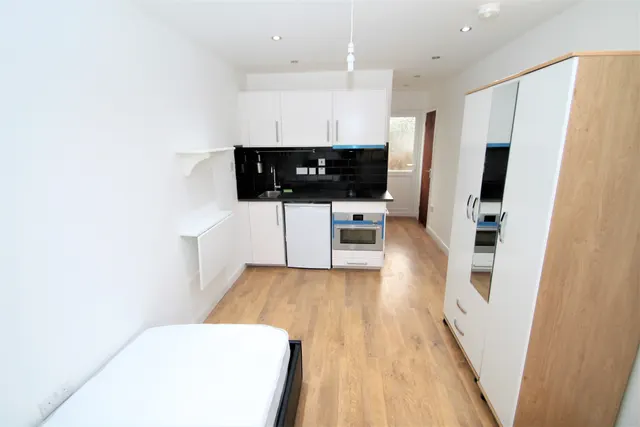 Eastcote Avenue, Harrow, HA2, photo 3