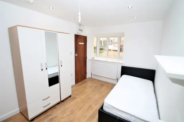 Eastcote Avenue, Harrow, HA2, photo 2