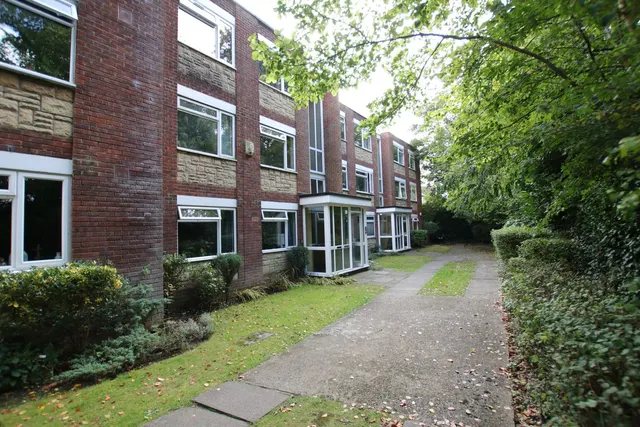 Woodcote Road, Wallington, photo 2