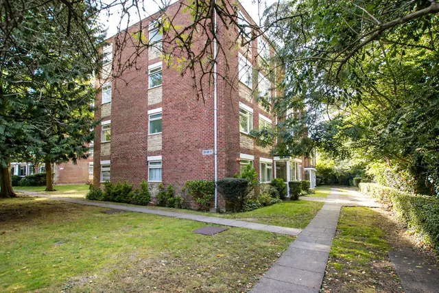 Woodcote Road, Wallington, photo 1