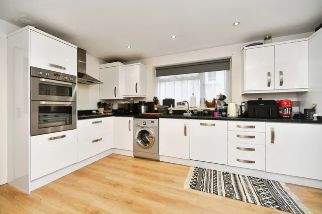 Photo 2 — Warmdene Road, Brighton