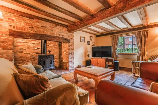 Period Property with Private Riversid, photo 3