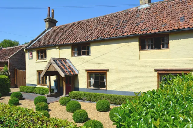 Period Property with Private Riversid, photo 1