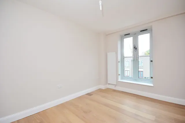Photo 3 — Flat D The Market, 6 Choumert Road, London