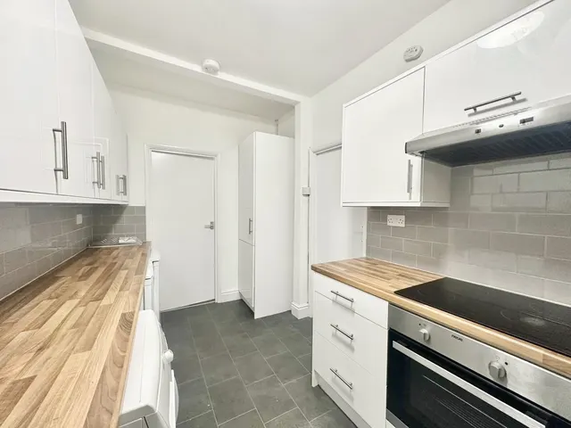 Photo 3 — Ecclesall Road, S11 8PG