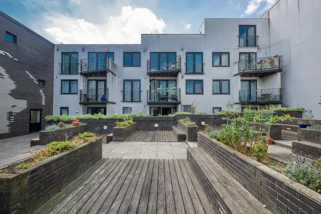 Well Hall Road, London, photo 1