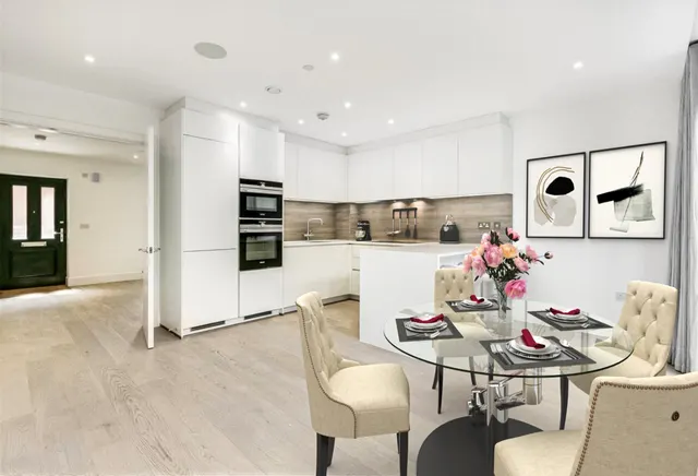 Noel Square, Teddington, TW11, photo 3