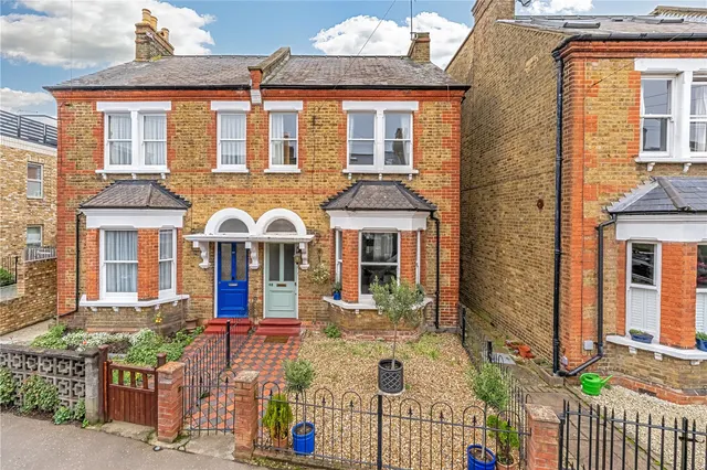 Oldfield Road, Hampton, TW12 2AE, photo 1