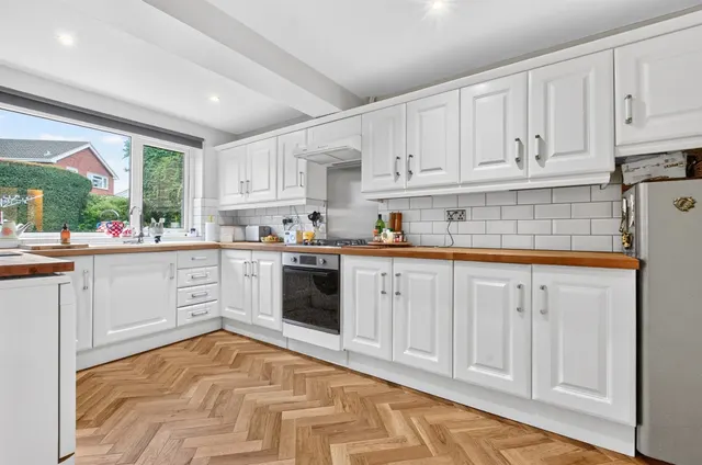 Photo 2 — Ashridge Drive, Bricket Wood, ST. ALBANS