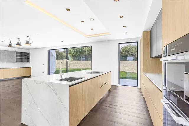 Photo 3 — Rosebury Close, Goffs Oak, Waltham Cross, Hertfordshire, EN7 6UZ