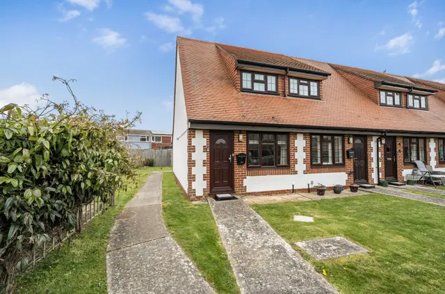 Off Manor Farm Court, Selsey, PO20, photo 1