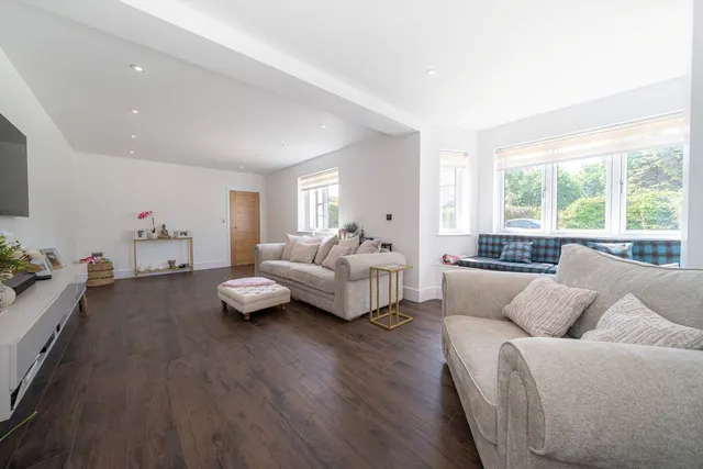 Pine Grove, Weybridge, KT13, photo 2
