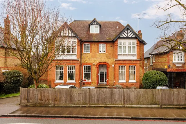Upper Richmond Road, London, SW15, photo 1
