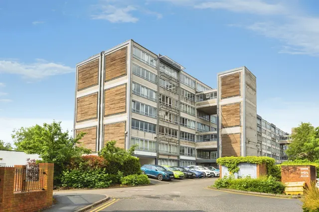 Ingledew Court, Leeds, photo 1