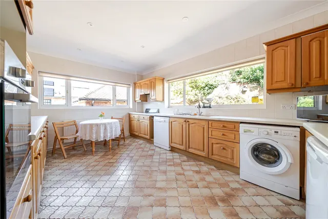 Photo 2 — Wellhurst Close, Orpington, BR6