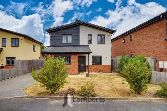 5 Arrow View, Studley, photo 1