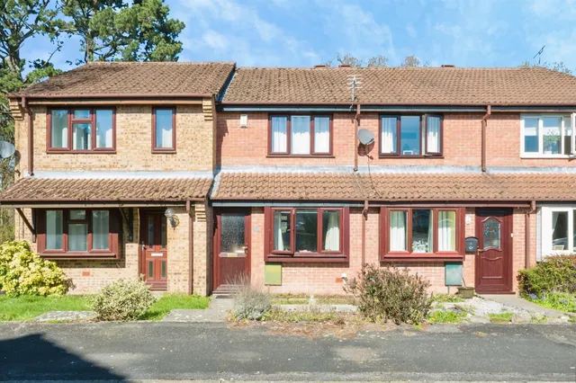 Tresillian Gardens, West End, SO18, photo 1